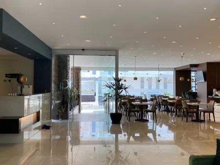 Hotel Catena Отели рядом с Аэропорт Хорхе Вильстерманн