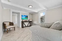 3 Bedroom Condo steps from Hampton beach and boardwalk!