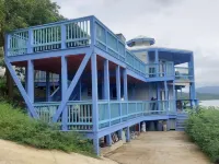 "Almost beachfront " Snorkeling & Kayaks across the street. 2 Bed 2 Bath Cottage