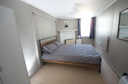 Charming older style cottage . Hotels in Blacks Point