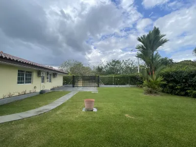 House in Santa Clara with pool, near the beach! Hoteles en 