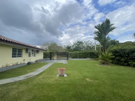 House in Santa Clara with pool, near the beach! Отели рядом с достопримечательностью «Playa Blanca»