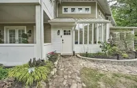 Sprawling Retreat W/Private Beach Access