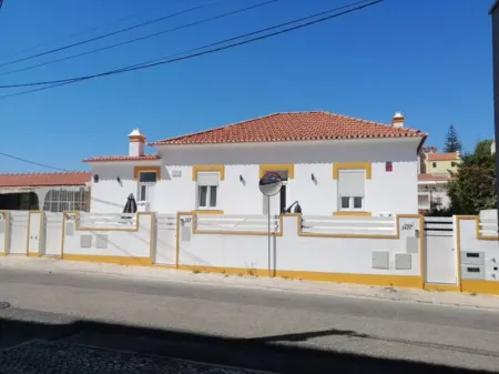 Casa da Praia da Poça - Apartamento Tulipa Отели рядом со станцией Monte Estoril