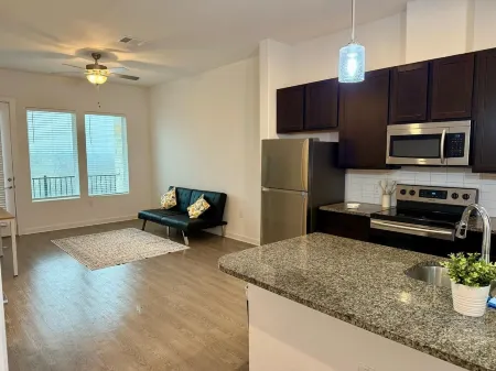 Cozy 1-bedroom apartment in enjoyable Leander with WiFi, fitness room