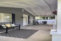 Cozy modern style home, sleep 8, all the amenities of home. Hoteles en Sylvania