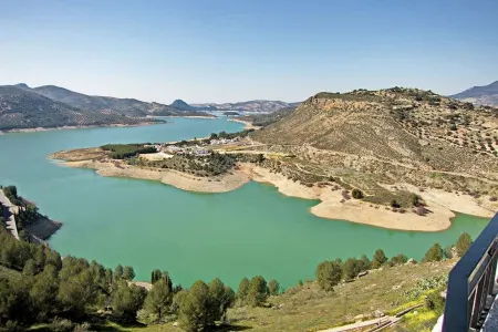 Villa met Zwembad, Buitenkeuken, Ruim Terras, Uitzonderlijk Zicht op de Vallei Отели рядом с достопримечательностью «Angel Cave»