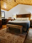 Mountain Cabin 3 with Personal Hot Tub and Sauna Hotels near Train Stop, New Tygart Flyer, Durbin & Greenbrier Valley Railroad