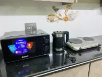 Spacious 3-Bedroom Apartment with Lounge, Kitchen, Free Wi-Fi, Parking & More!
