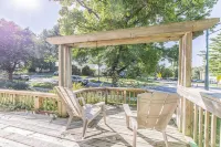 Stylish 4 Bedroom Home minutes from Downtown Champaign & Campus