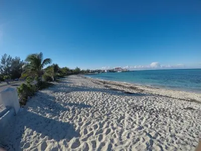 Soledad One ‘Beautiful And Modern, Comfort And Convenience With Island Flair Hotels in 