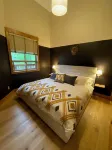 Chic mountain ski-in condo. Cozy gas fireplace, luxuriously appointed. Hotels near Fernie Alpine Resort