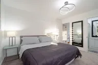 Spacious & Modern by the Beach ~ King & Queen Beds