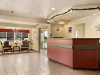 Microtel Inn & Suites by Wyndham Holland Hotel di Belanda