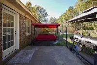 Renovated 4 bd, 2 ba Centrally located, mins to downtown, JBC, Airport <br> Hôtels à proximité de : Velocity Air Sports