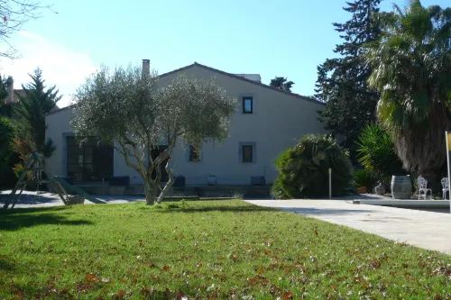LARGE HOUSE IN A MAS WITH POOL GARDEN CALM NEAR THE SEA AND PERPIGNAN فنادق في Cabestany