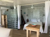 Beach'n Barefoot - nestled on the sands of Love Beach - max guests 2