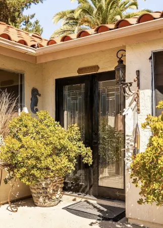 Luxury Coastal Retreat-PrivatePool, Spa & Yard-Dog-Friendly-5 Min to Beach