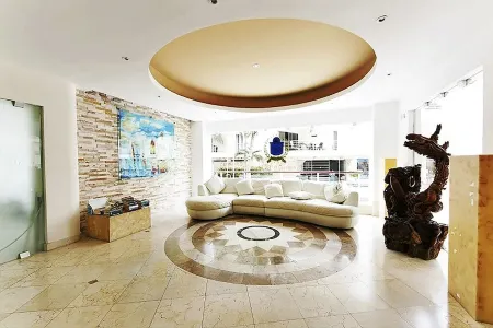 Faro 204: Nice apartment with ocean view, steps away from 5th Av.