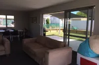 Modern 4 bedroom holiday home. Unlimited wifi