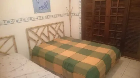 HOUSE IN THE CENTER OF MONGAGUÁ, QUIET STREET, CLOSE TO BANKS, MARKET AND BEACH. Отели в г. Монгагуа