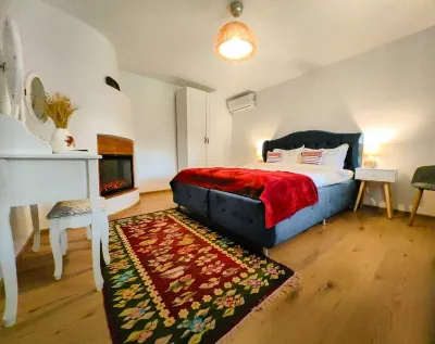 Traditional house with one bedroom apartment/ fireplace and porch. Các khách sạn ở 