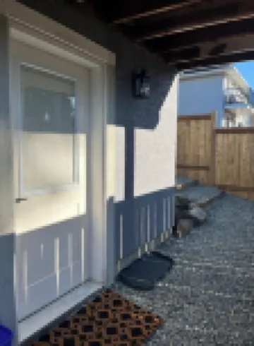 Modern studio with soft tub -Ratcliffe Guest Suite