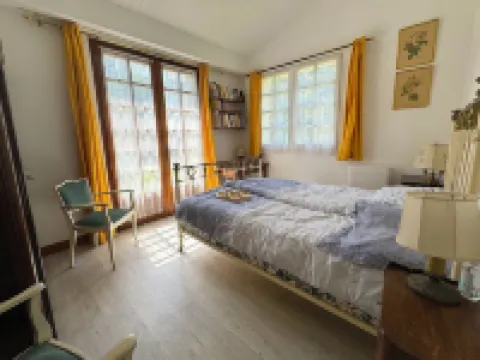 Maison de Plein Pied, Dans un Jardin Arboré, au Calme, en Plein Centre-ville Hôtels à : Luçon