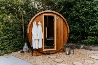 Forest Lodge with Sauna and Hot Tub Hotel a Peel en Maas