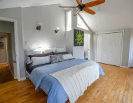 Private Historic Farmhouse Cabin on 30 acres 15 minutes from Asheville