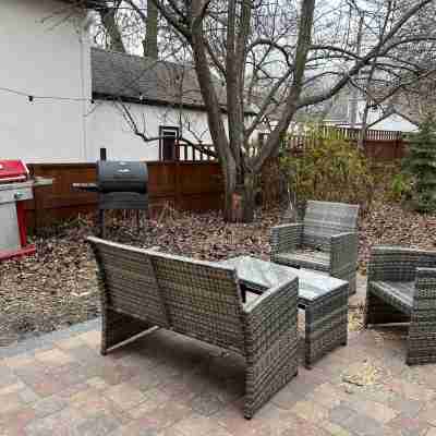 Hygge House: fireplace and garage Hotel Exterior