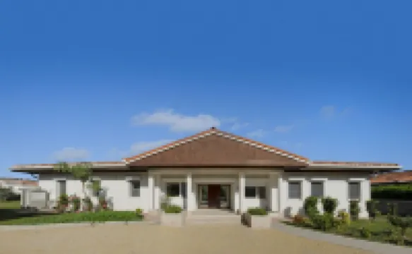 Direct Beachfront 6 BDR/en-suite /maid included. Excellent service. Rare gem (A)
