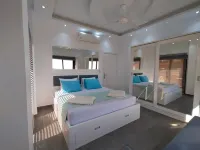 Exclusive sea view suite (94m2, panoramic view, private beach, pools)