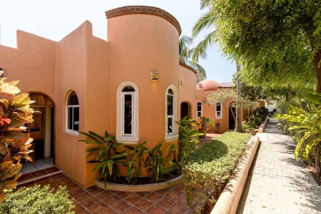 Luxurious Oceanfront Villa - Steps from Manzanillo Beach - Best View in Puerto Отели рядом с достопримечательностью «Playa Carrizalillo»