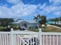 "Footprints in the Sand" - Poolside 3/3 Hotels in Bailey Town