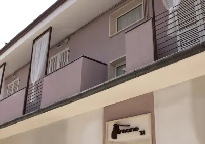 Elegant apartment a stone's throw from the sea Hotel a 