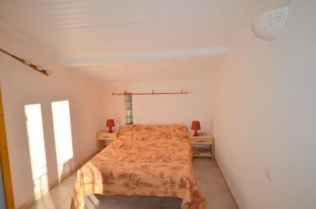 'MARJOLAINE' Gite T2 / VIEW OF THE LAKE 200 m away from the beaches Отели в г. Бодюан