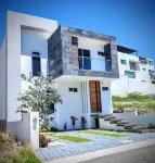 Casa Moderna con Recamara en Planta Baja, Juriquilla