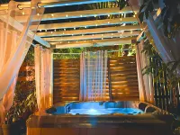 Le Ravenale Romantic bungalow with private Jacuzzi just a stone's throw from the sea
