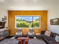 Large & cosy mid century modern Mountain luxury