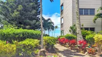 MOLOKAI ISLAND   Two Bedroom Oceanfront Top End Unit!