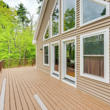 Ski, Hike & Fish: Chalet w/ Hot Tub in Conway