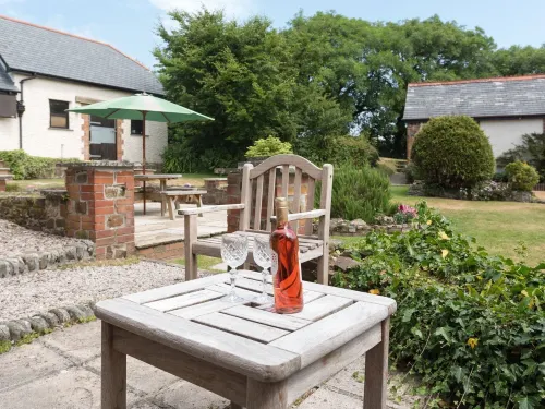 Greenfinch Hotels in Holsworthy