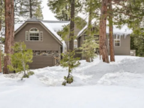The Royal Canterbury Retreat - Near Kings Beach & Lake Tahoe