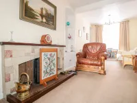 7 Glendower Street Hotels in Llangattock-Vibon-Avel