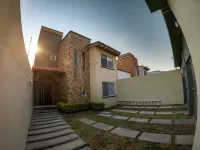 Beautiful house w heated private pool/ downtown Hotels in 