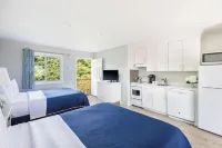 Hartman's Briney Breezes Beach Resort - Motels