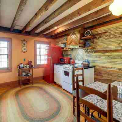 Victorian Vacation Rental Apt in Downtown New Bern Rooms