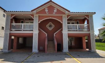 Large 3 Bedroom 75 Yards to Beach Big Pool 3 Bedroom Home by RedAwning