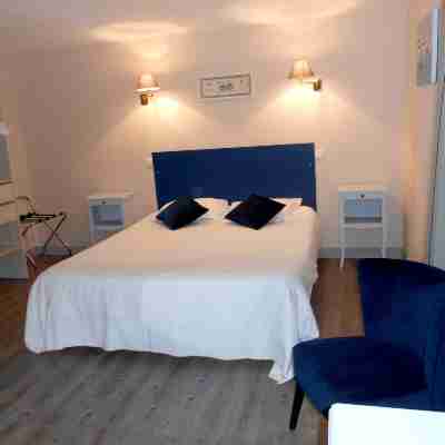 Logis Hôtel la Demeure du Perron Rooms